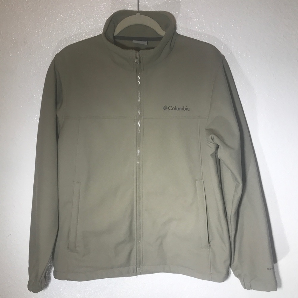 💚 3/$30 - Men’s Omni Shield Tan Shell jacket - Picture 2 of 8